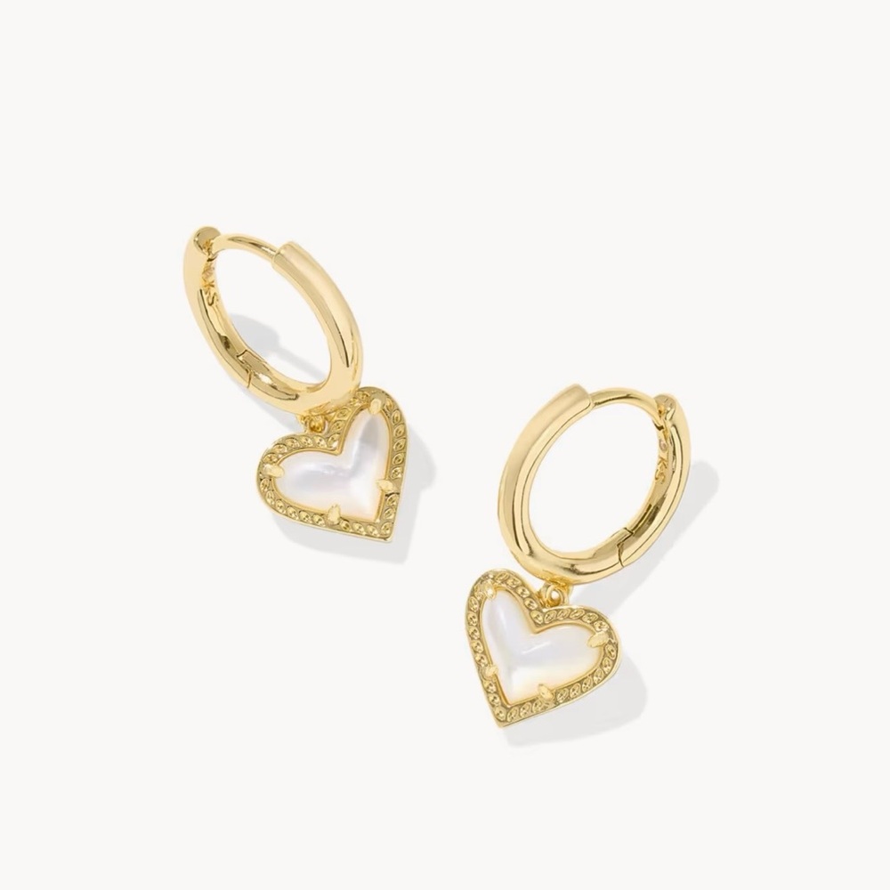 NWT Kendra Scott Ari Heart Gold Huggie Earrings in Ivory Mother-of-Pearl